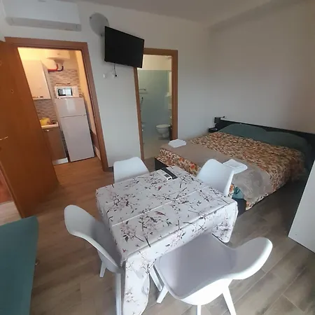 Nuovo Monolocale Con Terrazza 20m Del Mare Roseto شقة روزيتو ديلي أبروتسي